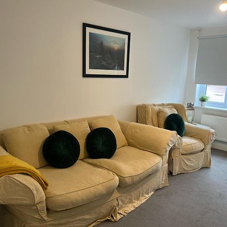 Village House St Mellons - Close To A48 And M4 Cardiff Extérieur photo