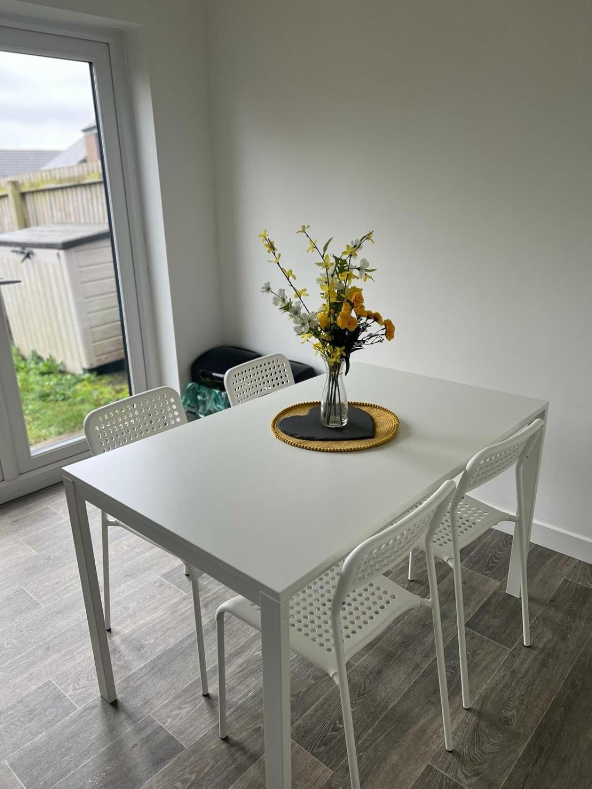 Village House St Mellons - Close To A48 And M4 Cardiff Extérieur photo